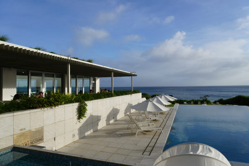 ホテルのプール