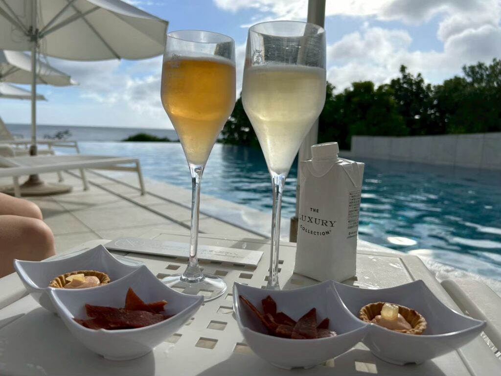 ホテルのプール